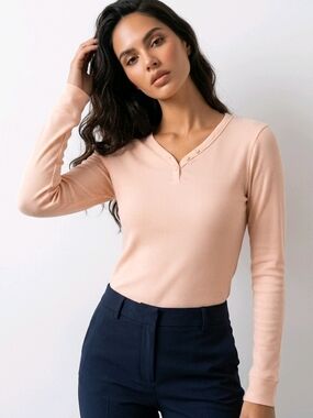 NWT isotoner Ribbed Long-Sleeve Henley Top - Blush Sz M